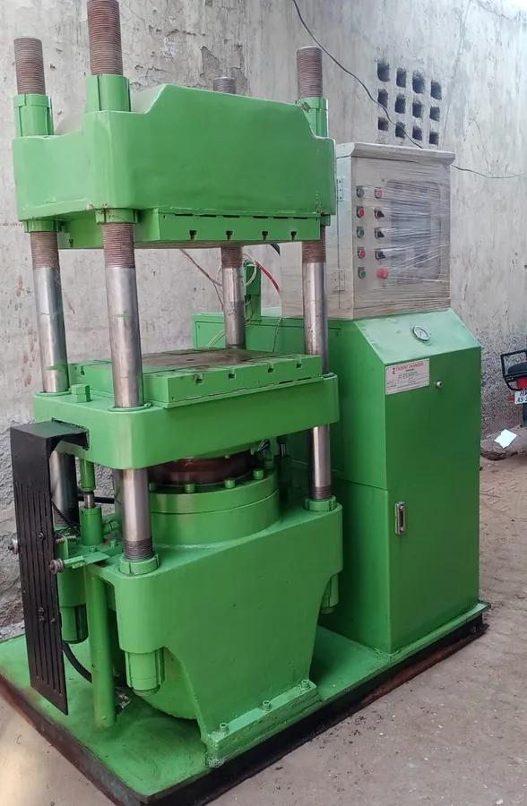 4-Pillar Hydraulic Press